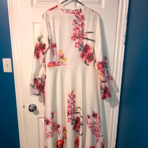 Dresses - Picture 2 of 3